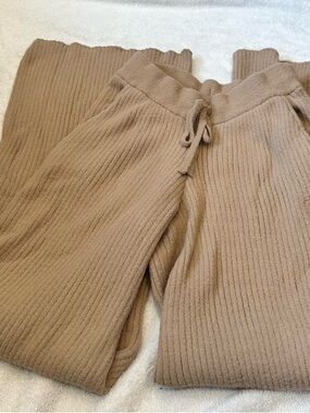 ALO Yoga Ribbed Wide-Leg Knit Pants - Camel Brown
